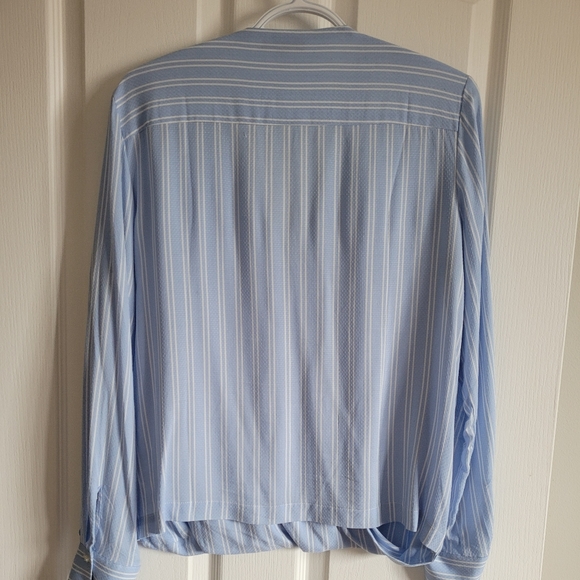 Beautiful blue stripped blouse - Picture 2 of 4